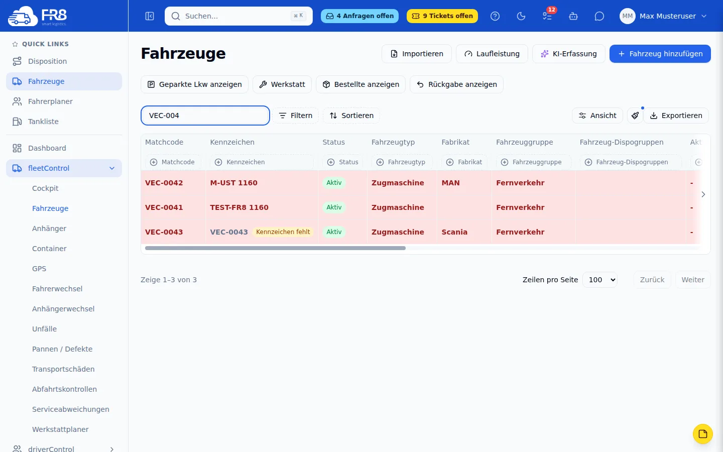 Fahrzeugliste mit dem Knopf „KI-Erfassung“ oben und einem Fahrzeug, bei dem statt des Kennzeichens der Matchcode VEC-0043 mit dem Hinweis „Kennzeichen fehlt“ steht