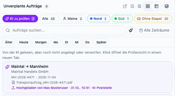 Stapel „KI zu prüfen“ mit einer Karte: Strecke, Auftraggeber, Referenz und Ladedatum, Dateiname und „Hochgeladen von … · KI-Poststelle“